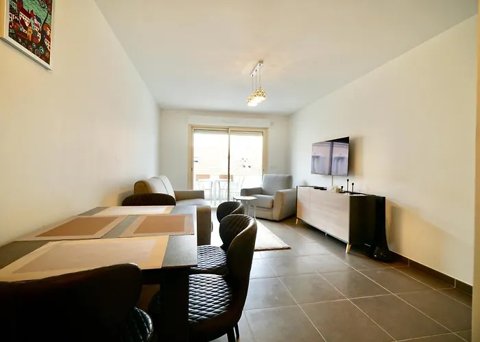 Apartment Montaigne